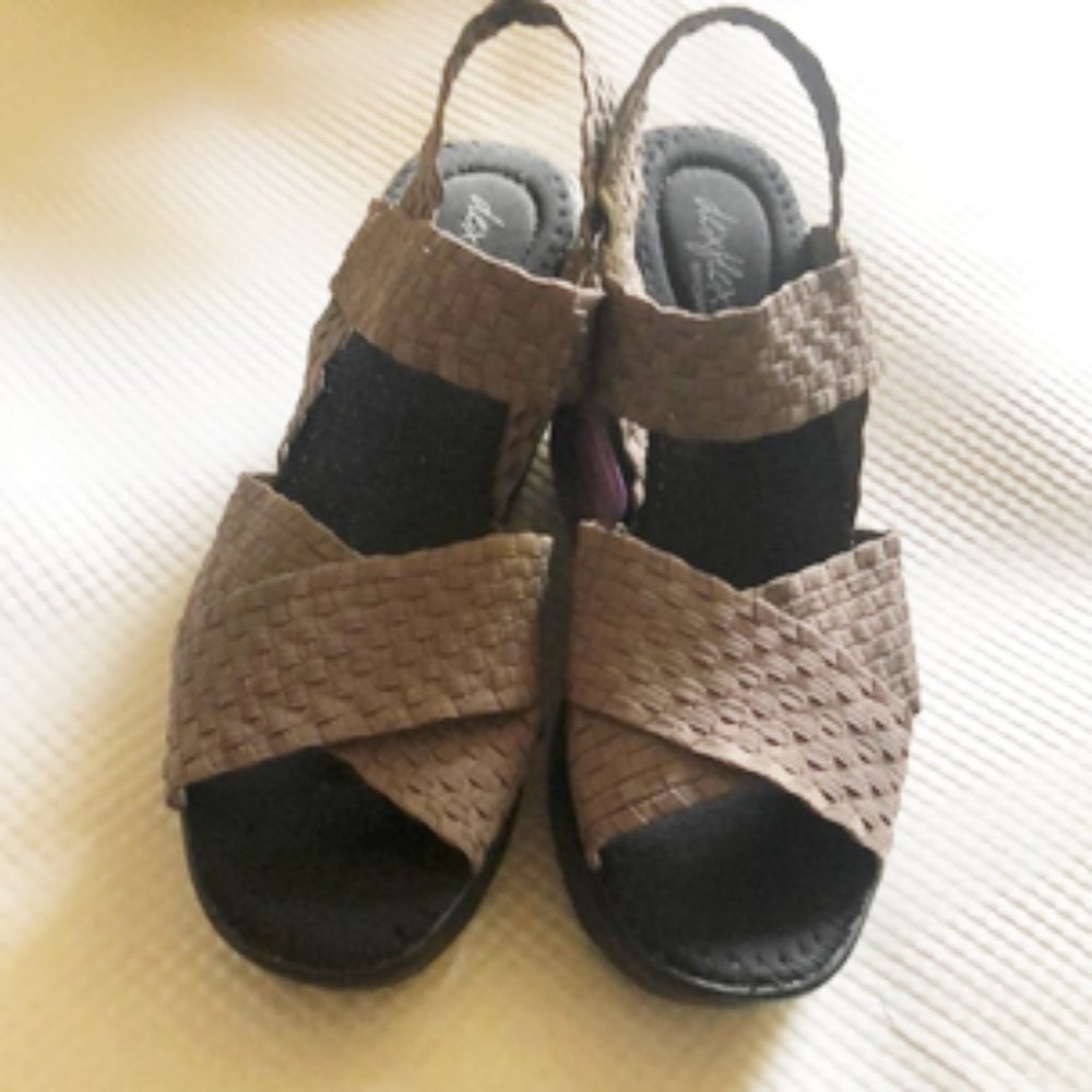 Sandals womens new size 6.5M Dexflex Sport memory foam insole extra cushioning